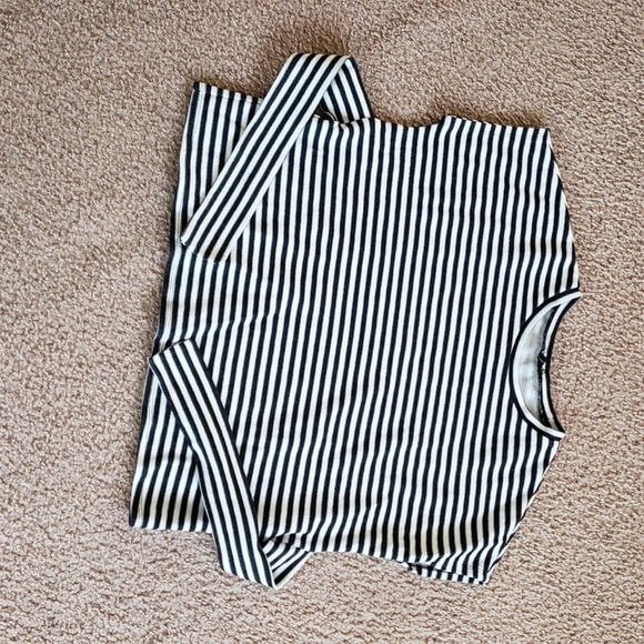 Versatile Express Tie Front or Back Striped Shirt - Picture 6 of 9